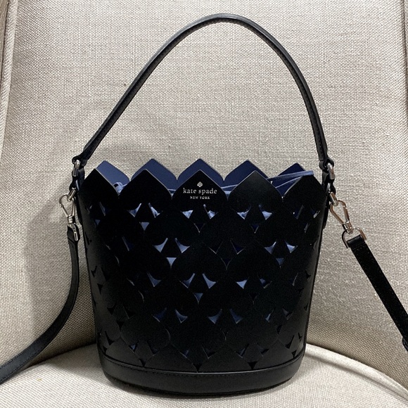 kate spade Handbags - Kate Spade Ace Bucket bag optional crossbody